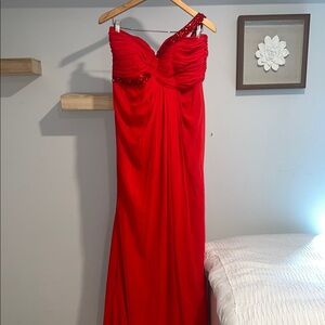 Labelle FASHIONS  Elegant Red Evening Gown‎